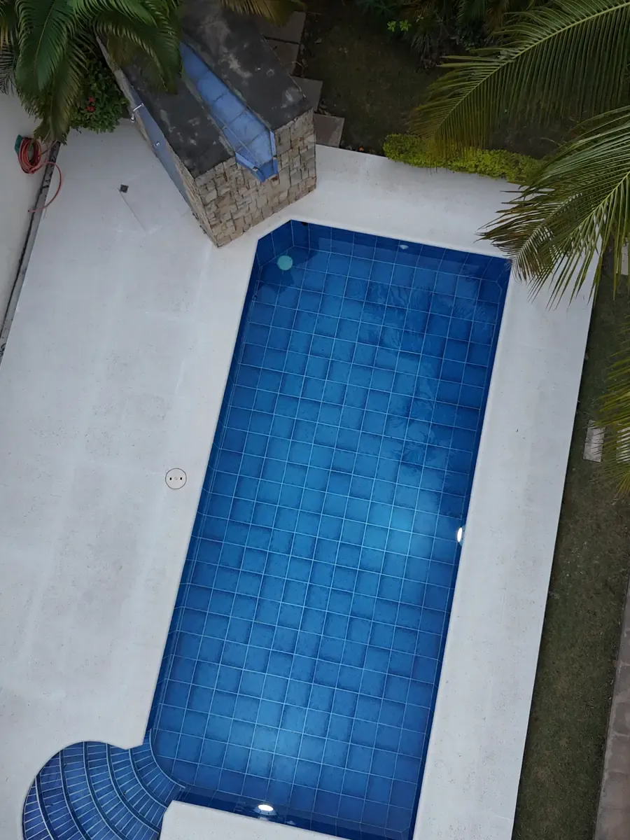 Piscina refaccionada en el Condominio Piraí