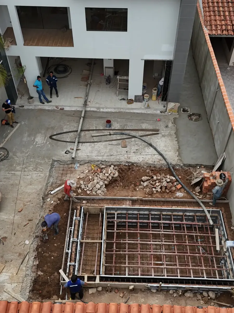 Construcción de piscina en la zona de la Radial 13